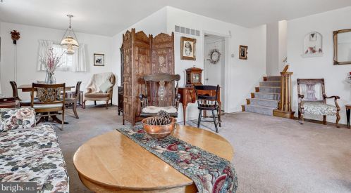 33 Scarsdale Dr, Camp Hill PA  17011-7933 exterior
