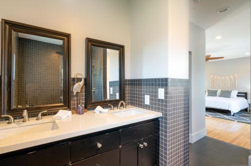 1558 Burton St, San Diego CA 92111-7044 exterior