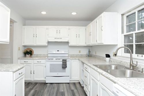 1121 Spring Run Rd, Lexington, KY 40514-1045