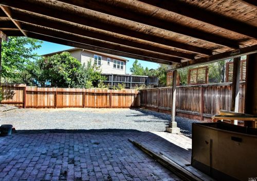 2300 Linwood Ave, Santa Rosa CA  95404-5611 exterior