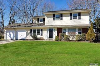 16 Pine Hollow Ln, Greenlawn, NY 11740-2208