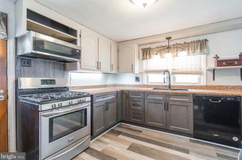 1733 Swamp Pike, Gilbertsville PA  19525-9704 exterior