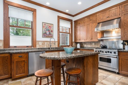 2359 Wahl Ave, Milwaukee WI 53211-3826 exterior