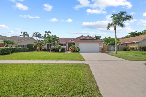 90 Cedar Ln, Boynton Beach, FL 33436-9103