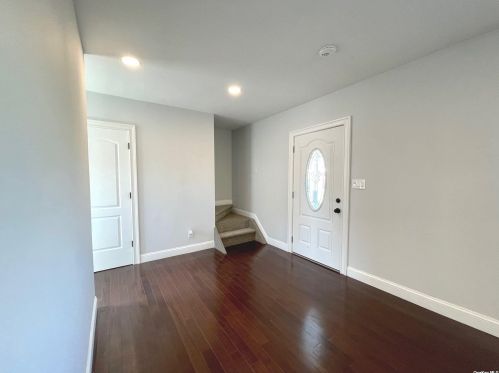 49 5th St, Deer Park, NY 11729-7301