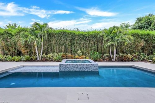 569 Neapolitan Way, Naples FL 34103-8568 exterior