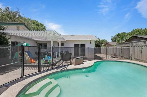 2321 Southridge Dr, Modesto CA  95350-0119 exterior