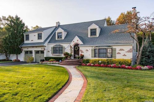 34 Albemarle Rd, Westbury, NY 11590-1232