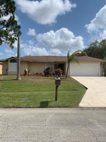 732 Lansdowne Ave, Fort Pierce, FL 34983-3863