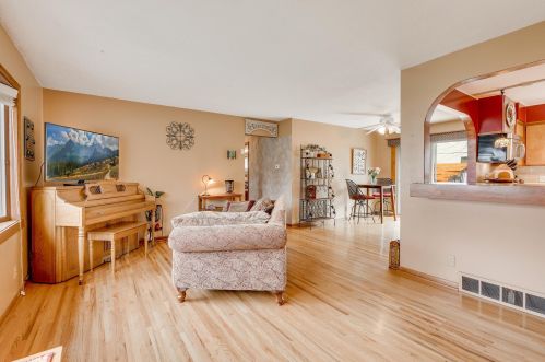 2068 Coral Ln, Saint Paul, MN 55122-2060