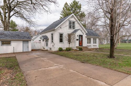 2309 10th St, Saint Paul, MN 55110-2610