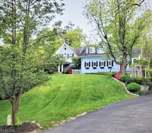 2 Craven Rd, Mountain Lakes, NJ 07046-1424