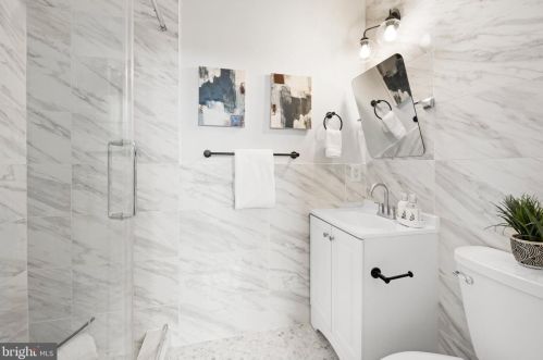 1111 Holbrook Ter, Washington DC 20002-2704 exterior