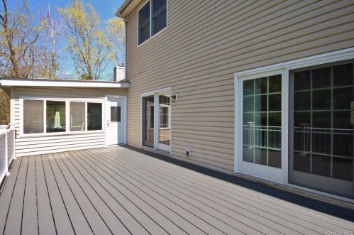 1774 Pleasantville Rd, Briarcliff NY  10510-1116 exterior