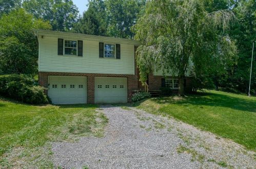 184 Calvert Ln, New Castle, PA 16101-6756