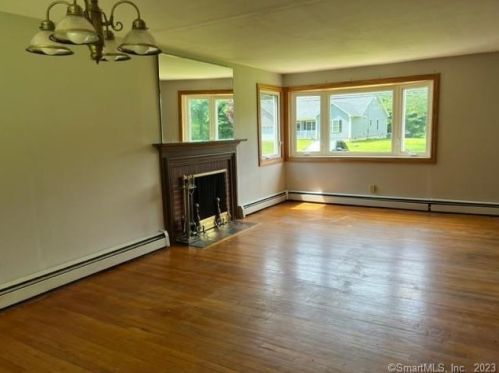 622 Stone Rd, Windsor CT  06095-1035 exterior