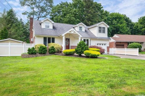 53 Elberta Dr, Elwood, NY 11731-5703