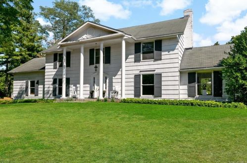 54 Browning Dr, Crotonville, NY 10562-5102