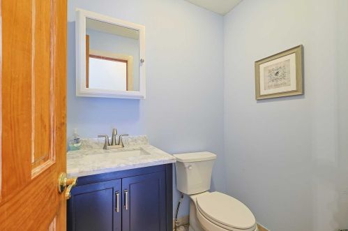 20 Hemlock Ct, Fishkill NY  12524-2618 exterior