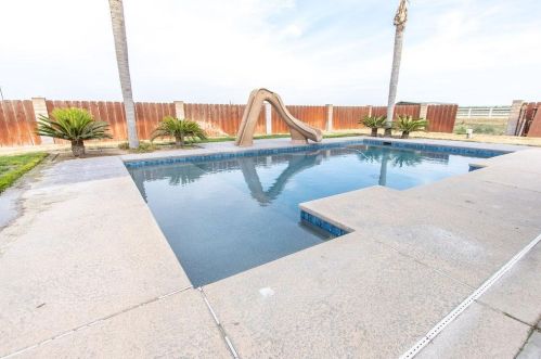 1812 Golf Rd, Turlock CA  95380-9746 exterior