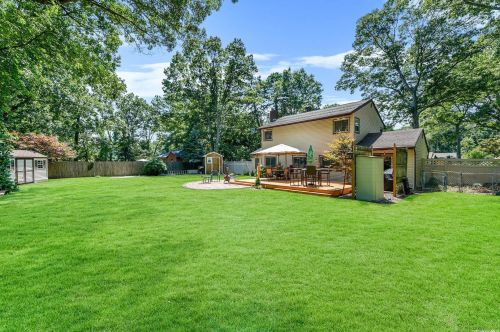 33 Marc Dr, Panamoka NY  11961-2105 exterior