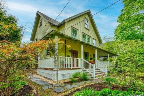 572 Main St, Northport, NY 11768-1955