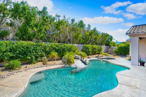 8 King Edward Ct, Rancho Mirage CA  92270-1621 exterior