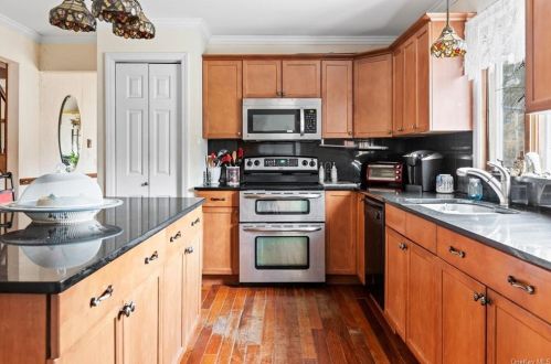 360 Wood St, Mahopac NY  10541-5205 exterior