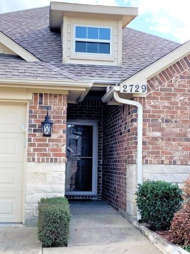 2729 Westglen Dr, Denton TX  76207-1335 exterior
