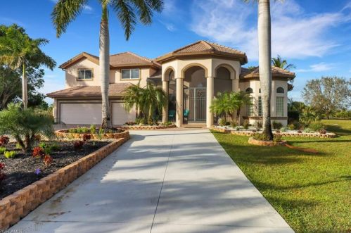 3885 52nd Ave, Naples, FL 34120-4511