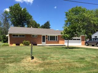 1517 Lascerne Cir, Mansfield, OH 44906-2711