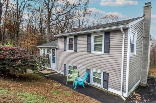 56 Gorman Cir, Waterbury, CT 06706-2623
