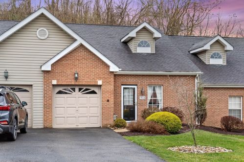 7044 Clubview Dr, Bridgeville PA  15017-1097 exterior