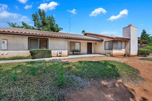 1879 Warmlands Ave, Vista CA  92084-3329 exterior