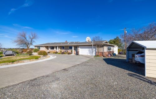 7678 Clover Ln, Vacaville, CA 95688-9504