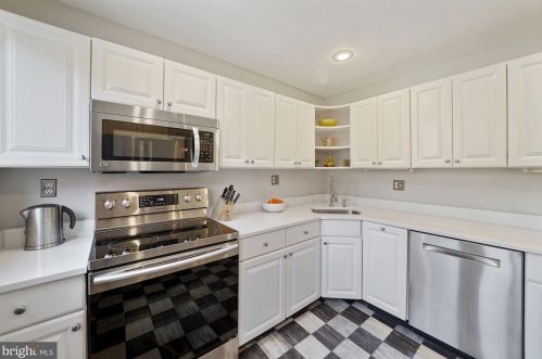 5900 31 Pl, Washington DC 20015-1676 exterior