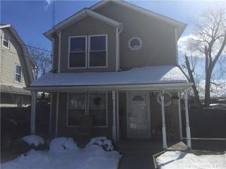 30 Totten St, Hempstead, NY 11550-6043