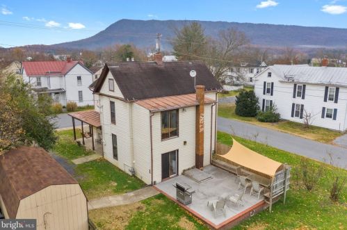 284 Massanutten St, Strasburg VA  22657-2301 exterior