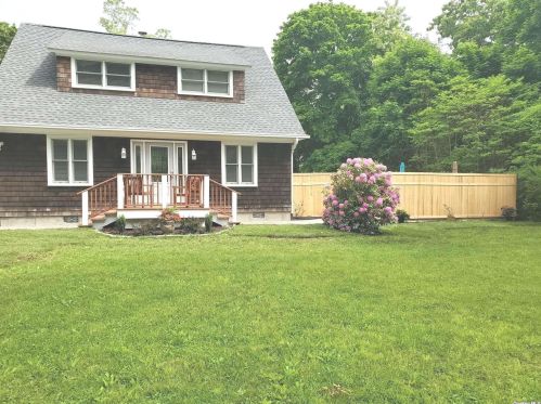 572 Montauk Hwy, West Hampton Beach, NY 11978-1806