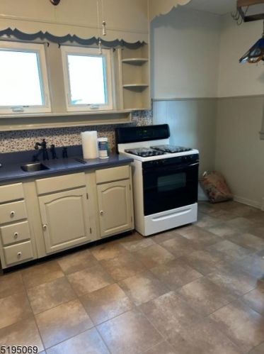 76 Grant Ave, Paterson, NJ 07512-2510