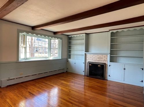 39 Knox St, Palmer, MA 01069-1332