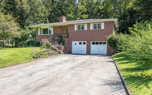 66 Woodland Dr, Poughquag, NY 12570-5440