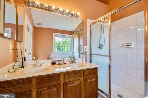 6102 Popes Creek Pl, Haymarket VA  20169-5421 exterior