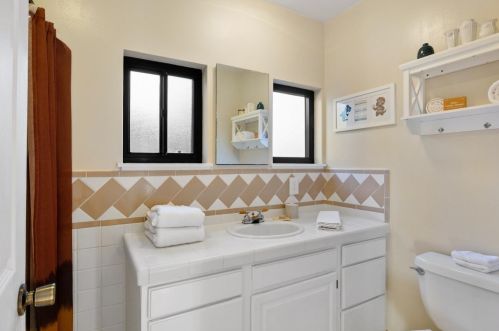 1920 Claremont Dr, San Bruno CA  94066-2716 exterior