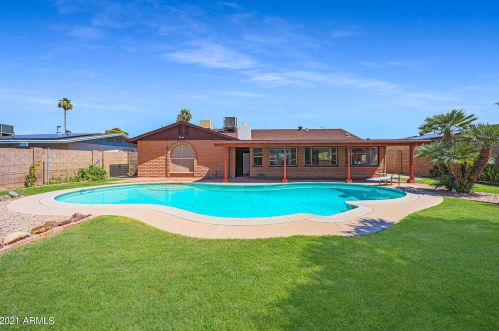 4801 Desert Hills Dr, Glendale, AZ 85304-2932
