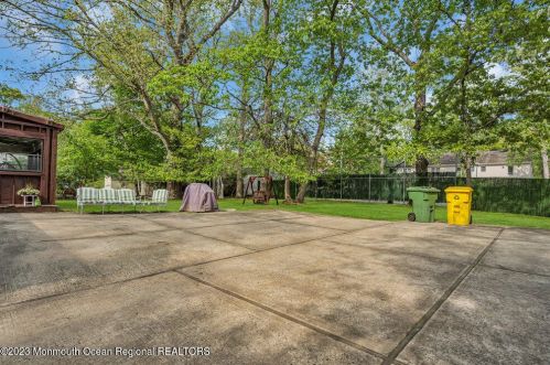 111 Autumn Rd, Lakewood, NJ 08701-1622