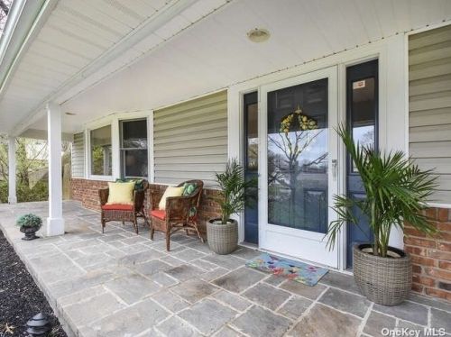 26 Terry Rd, Northport, NY 11768-1551