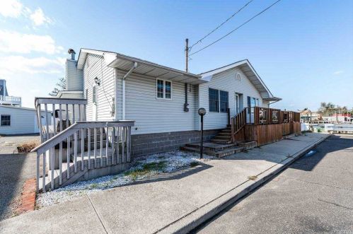 1 8th Ave, East Rockaway, NY 11518-2007