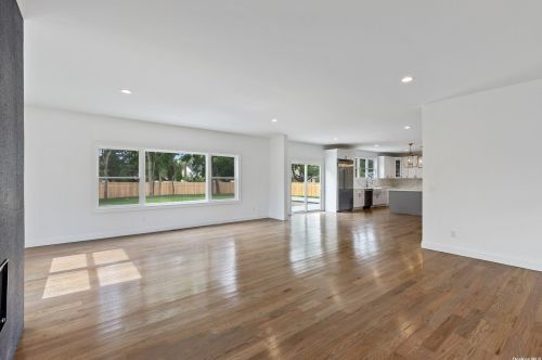 17 Quantuck Bay Ln, West Hampton Beach NY  11978-1600 exterior