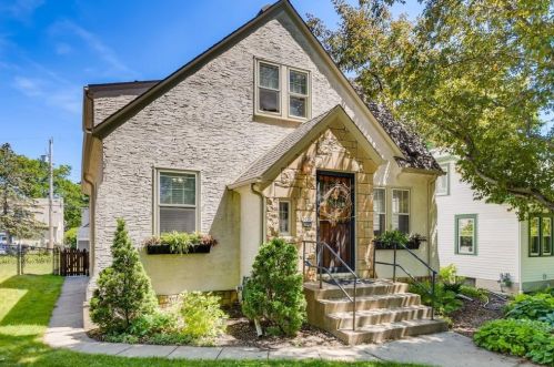 3027 Garfield St, Minneapolis, MN 55418-2221